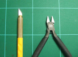 工具 タミヤ-薄刃ニッパーとオルファ-アートナイフ 細部